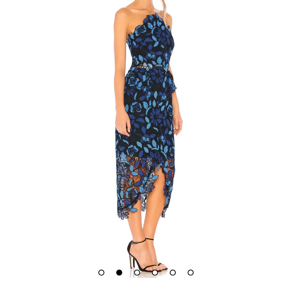 Elliatt Blue Floral Lace Midi Dress - Picture 2 of 8